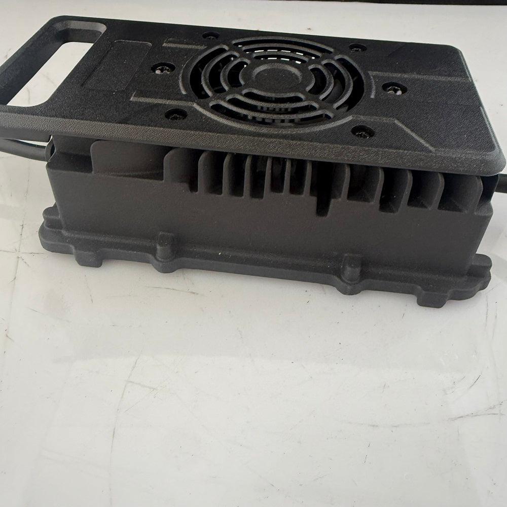 QA900C 84V 10A Fast Lithium Battery Charger (100–240V Universal Input)