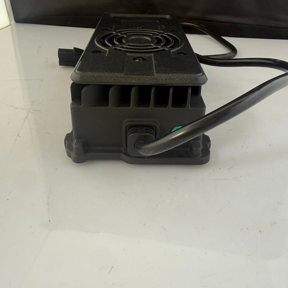 QA900C 84V 10A Fast Lithium Battery Charger (100–240V Universal Input)